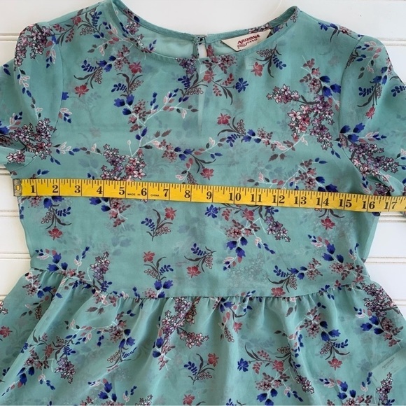 Arizona Jean Company Green Blouse with Bell Sleeves and Ruffled Peplum - Picture 7 of 8